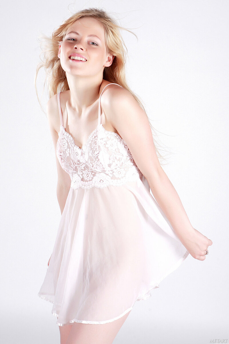 Василиса, 23 года, 2 размер груди